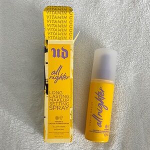 Urban Decay All Nighter Vitamin C Hydrating Setting Spray (4 fl oz)